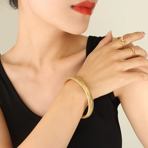 Minimalist gold ribbed stretch snake bracelet for women with elegant metal texture design