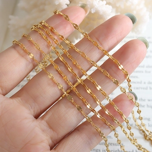 Minimalistisches 18K Vergoldetes 316L Edelstahl Breites Lippenketten-Armband Für Damen Glänzendes Wasserwellen-Pailletten-Armband