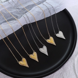 Halsketten aus Titanstahl mit Herzanhänger, Zirkonia-Inlay in Gold und Silber