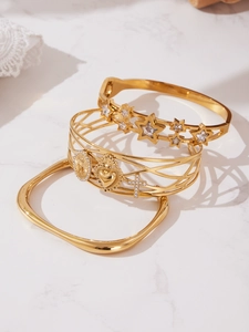 Ensemble de bracelets plaqués or 18k avec breloques étoiles et symboles religieux