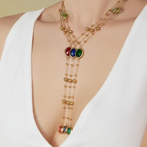 Collar largo en Y dorado con cadenas de varias capas y piedras preciosas ovaladas