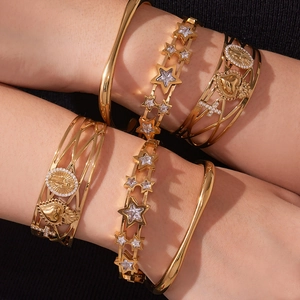 Bracelets en acier inoxydable plaqué or 18k avec étoiles en zircon 5A et charms religieux
