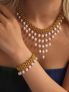 Ensemble collier et bracelet en chaîne dorée avec glands de perles blanches en cascade