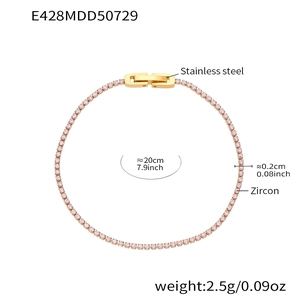 Bracelet fin en acier inoxydable plaqué or 18k orné de zircons roses scintillants
