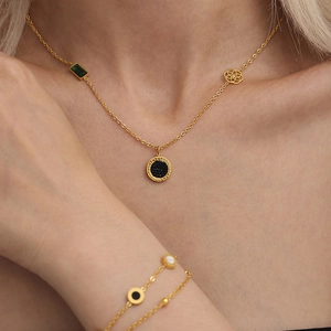 Edelstahl Schmuckset Mit Römische Ziffer Rundem Anhänger Halskette Und Doppellagigem Armband Strass Muschel Inlay