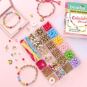 Kit de Fabrication de Bijoux en Perles Lettres en Acrylique à 24 Grilles pour Bracelets Colliers DIY Ensemble de Perles Colorées avec Pendentifs et Cordon Élastique