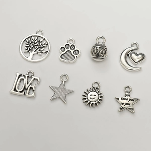 Set mit 8 antik-silbernen Mond- und Stern-Anhängern für DIY-Schmuck und Armbänder