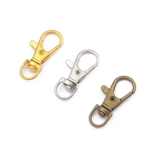 Trois fermoirs mousquetons en or, argent et bronze pour accessoires de porte-clés