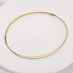 Minimalistisches 18K vergoldetes Halsband mit handgefertigtem Drahtwickel-Design