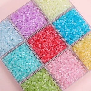 Perles de verre œil de chat 4mm macaron dans une boîte de rangement à 9 compartiments