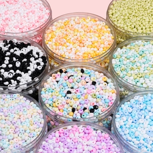 Matte 4mm glazen kralen in diverse kleuren voor DIY-sieraden in plastic potjes