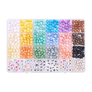 Caja de 24 compartimentos con cuentas redondas planas de letras para manualidades DIY