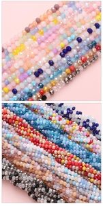 Vue détaillée de perles de verre facettées de 3mm en couleurs macaron pour bijoux DIY