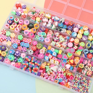 Buntes 24-Gitter-Polymer-Ton-Perlenset mit Früchten und Tierformen für DIY-Schmuckherstellung
