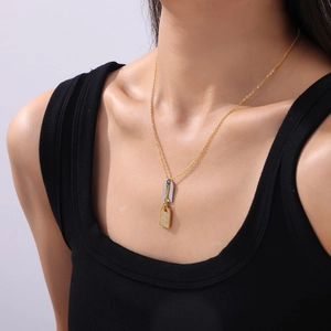 Collar de acero bañado en oro 18k con disco plateado y placa de circonitas