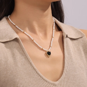 Vintage heart zircon pendant necklace with faux pearls and gold-plated steel chain