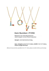 Détail des pendentifs lettres L O V E en zircon coloré sur colliers dorés avec dimensions