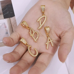 Ciondolo a Forma di Lettera Alfabeto in Rame di Moda Zirconia Micro Intarsiata Placcata in Oro DIY Gioielli Pendente per Donna