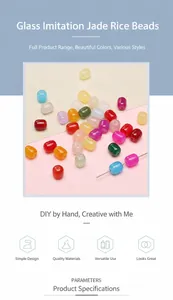 Détail macro de perles en verre dépoli imitation jade colorées pour bijoux DIY