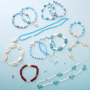 Vue détaillée du kit de bijoux DIY d'été avec perles en forme de tortue et de coquillage