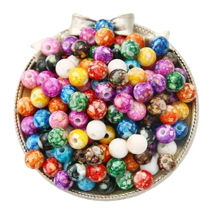 Bunte Acrylperlen mit Risseffekt in einer Silberschale für DIY Schmuck und Armbänder