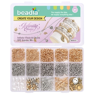 Kit de creación de joyas DIY con 15 rejillas de cadenas, cuentas y colgantes en una caja