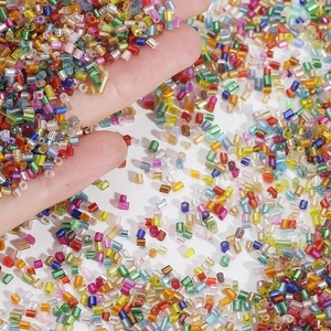 Mix van 2mm gekleurde glazen staafjeskralen voor DIY sieraden en naaiaccessoires
