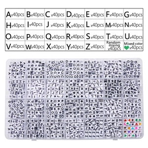 DIY alfabet kralenset met 26 letters in een 28-vaks opbergdoos voor sieraden