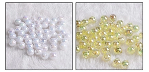 Détail de perles en acrylique blanches irisées et jaunes à facettes pour bijoux DIY