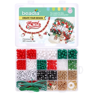 24-vaks kerst DIY sieradenset met kleurrijke kralen en feestelijke bedels voor armbanden