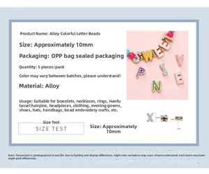 Detailansicht der 10mm bunten Emaille-Buchstabenperlen mit Größen- und Verpackungsdetails