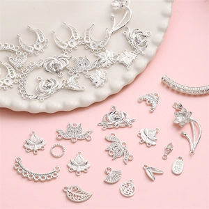 Pendentifs chinois en alliage argenté avec lotus et symboles de chance pour bijoux DIY