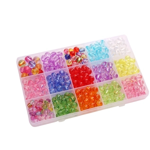 DIY Schmuckset mit bunten runden Acrylperlen in einer Aufbewahrungsbox mit 15 Fächern