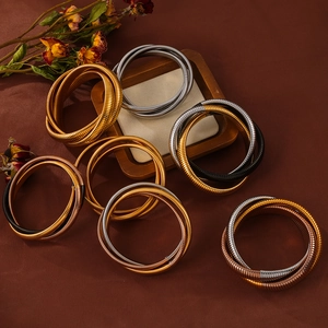 Dreilagiges Schlangenknochen-Armreif-Set in Gold Silber Roségold und Schwarz Finish
