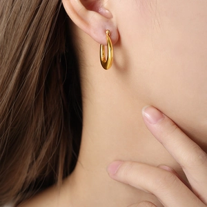 Pendientes geométricos en forma de U bañados en oro de 18k estilo vintage francés