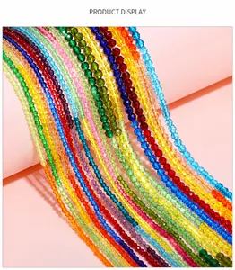 Vista dettagliata di perle di cristallo sfaccettate da 2-3 mm con colori sfumati per gioielli