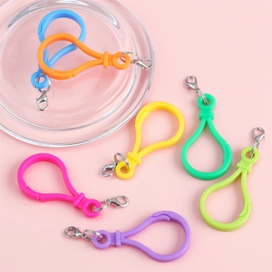 Kleurrijke acryl sleutelhangers in bolvorm met karabijnsluiting voor DIY tassen