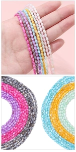 Makro-Detail von 3x5mm lila Muschelperlen für DIY-Schmuck und Accessoires-Herstellung