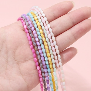 Handgehaltene 3x5mm ovale Muschelperlen in bunten Farben für DIY Schmuckherstellung