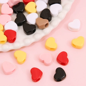 Bunte Acryl-Herzperlen mit großen Löchern für DIY handgefertigten Schmuck und Armbänder