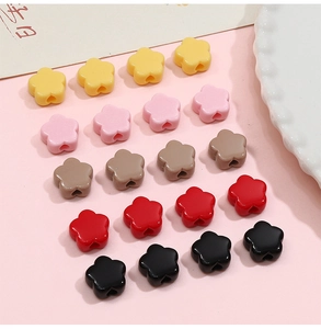 Macro de perles fleurs en acrylique colorées avec trous latéraux pour bijoux DIY
