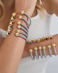 Détail de bracelets câbles en argent S925 avec pierres colorées et pavé de zircons
