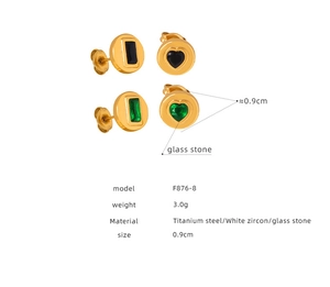 Vue macro des boucles d'oreilles en acier titane avec détails en pierre noire et verte