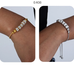 Detaillierter Vergleich von Gold- und Silberschlangenarmbändern mit funkelnden Perlen