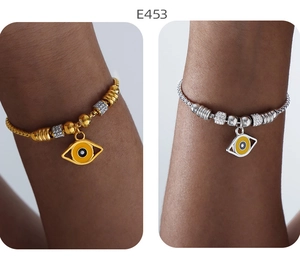Detail von 18K Gold und Silber Perlenarmbänder mit Evil Eye Anhängern und Diamantperlen