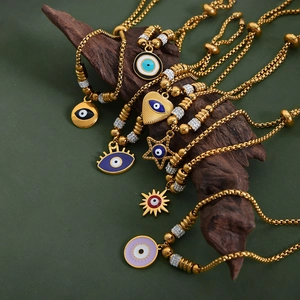 18K vergoldete Titanstahl-Armbänder mit bunten Evil Eye Herz-Anhängern