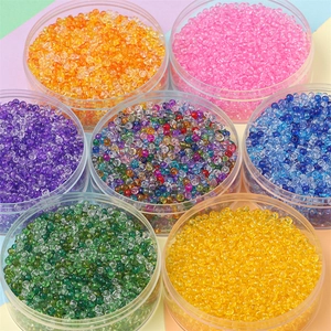 Perles de rocaille en verre colorées 2mm/3mm/4mm dans des boîtes de rangement pour bijoux