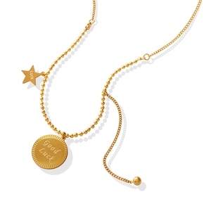 Collana a doppio strato dorata con pendenti a stella e tondi incisi Good Luck