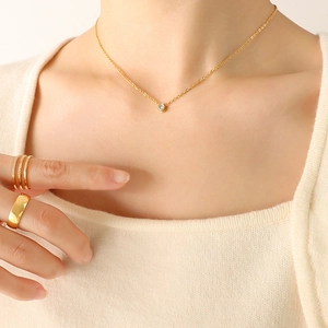 Minimalistische Halskette Mit Rundem Zirkonia Anhänger Titanstahl 18K Vergoldet Luxus Schlüsselbeinkette Damen Schmuck