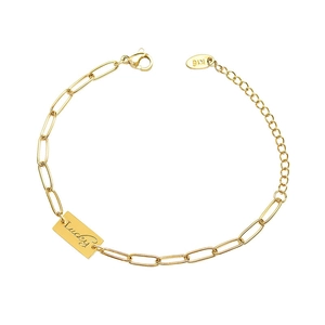 Bracciale a catena a graffetta in acciaio al titanio dorato con placca Lucky incisa